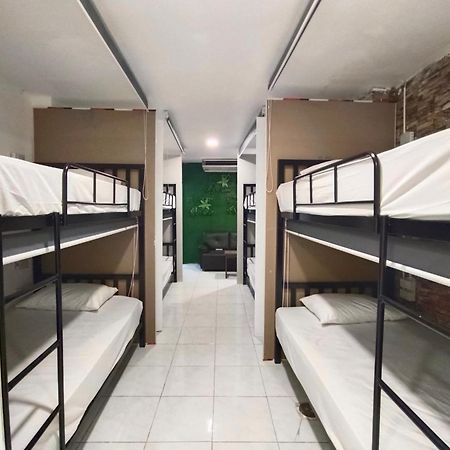 Cozy Rooms Asoke Bangkok Bagian luar foto